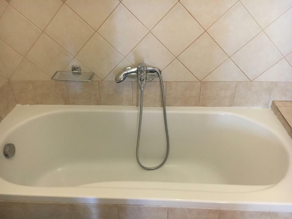 Guesthouse Aleks Ksamil Ngoại thất bức ảnh